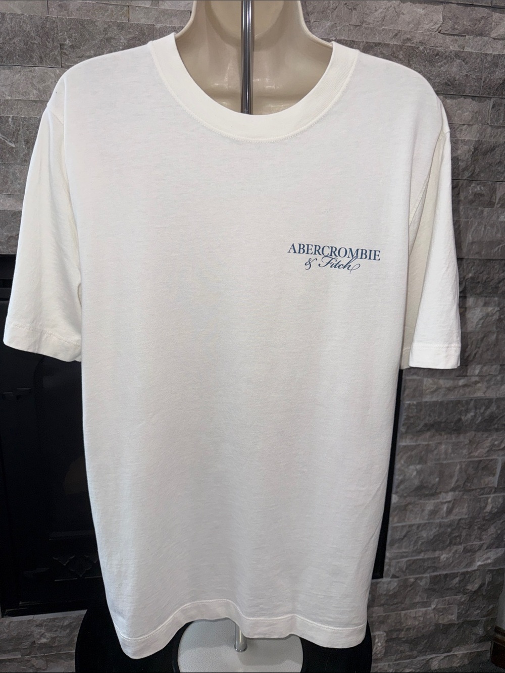 Abercrombie & Fitch Men’s Off-White Chest Logo Short Sleeve Tee